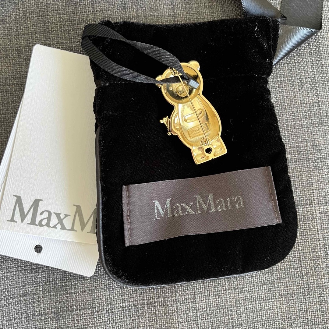 Max Mara(マックスマーラ)のMax Mara マックスマーラ  ベア Mロゴブローチ レディースのアクセサリー(ブローチ/コサージュ)の商品写真