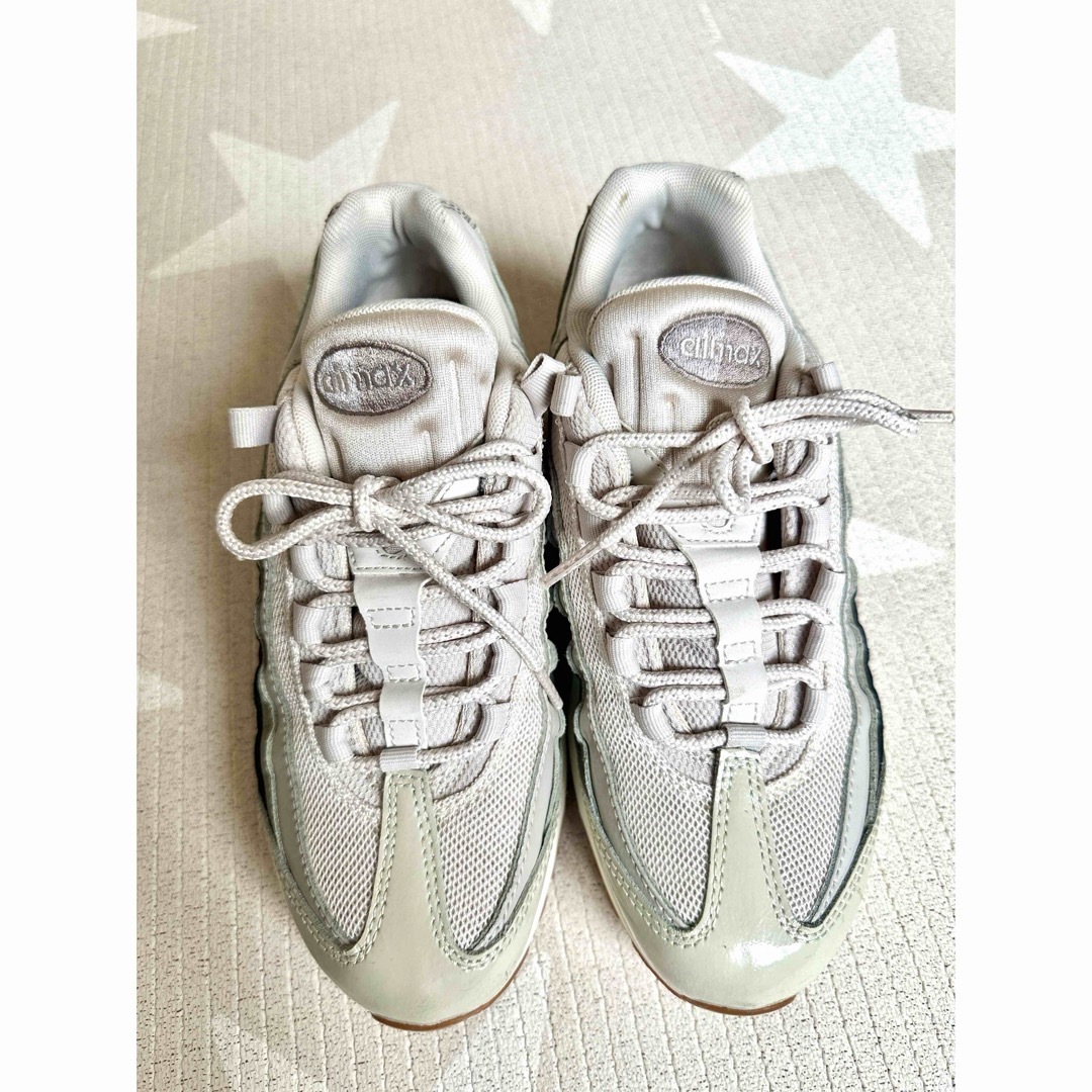 NIKE(ナイキ)の値下げします！レア24㎝　Nike Air Max 95 Desert Sand レディースの靴/シューズ(スニーカー)の商品写真