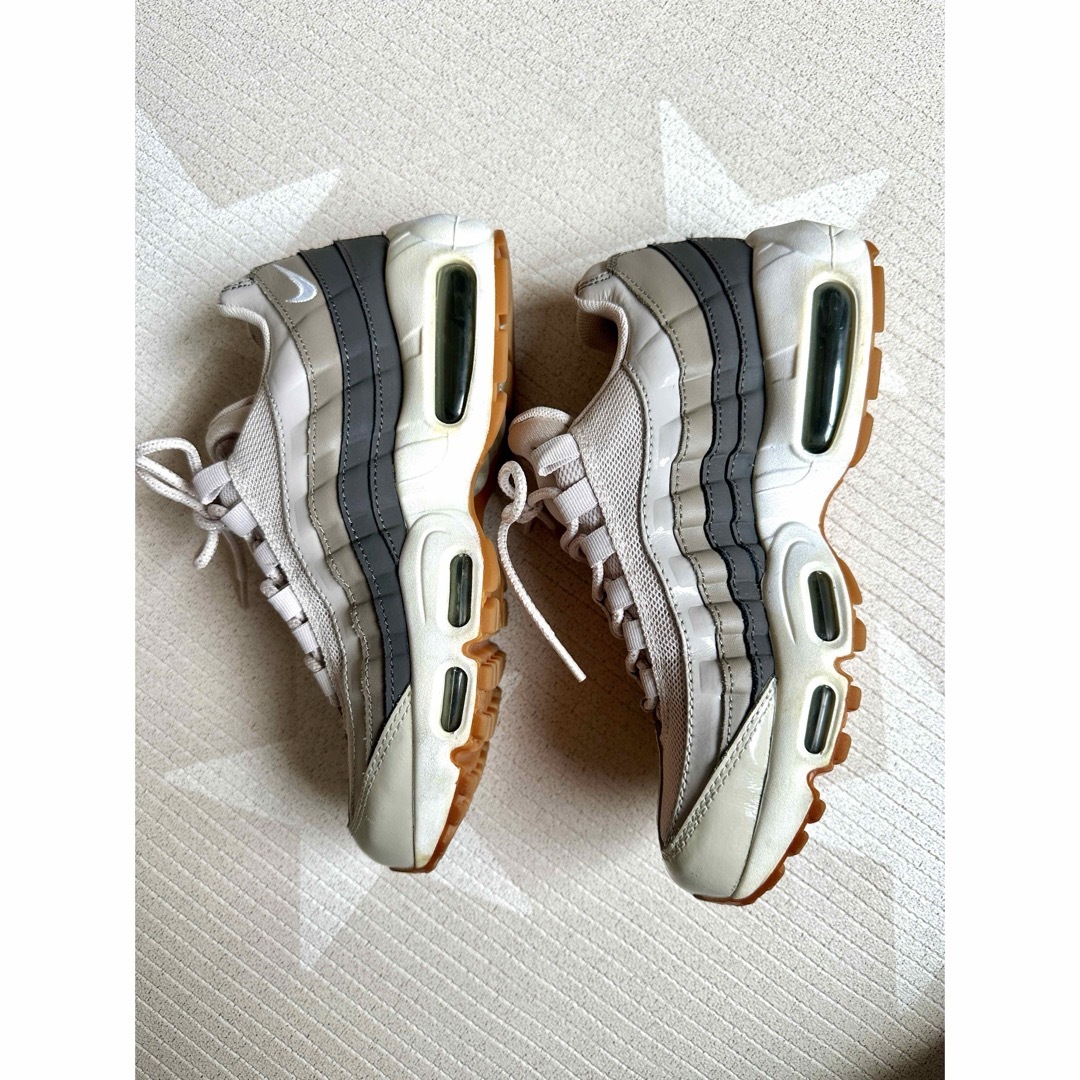 NIKE(ナイキ)の値下げします！レア24㎝　Nike Air Max 95 Desert Sand レディースの靴/シューズ(スニーカー)の商品写真