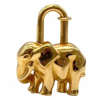 エルメス(Hermes)の【中古】HERMES　エルメス　カデナ　ゾウ　アクセサリー　チャーム　GP　金メッキ　金属素材　elephant　エレファント　アニマルモチーフ　ペンダント　トップ　TOP　バッグ チャーム　鍵南京錠モチーフ　ユニセックス　レディース　メンズ 【ブランドギャラリー千林店】(その他)