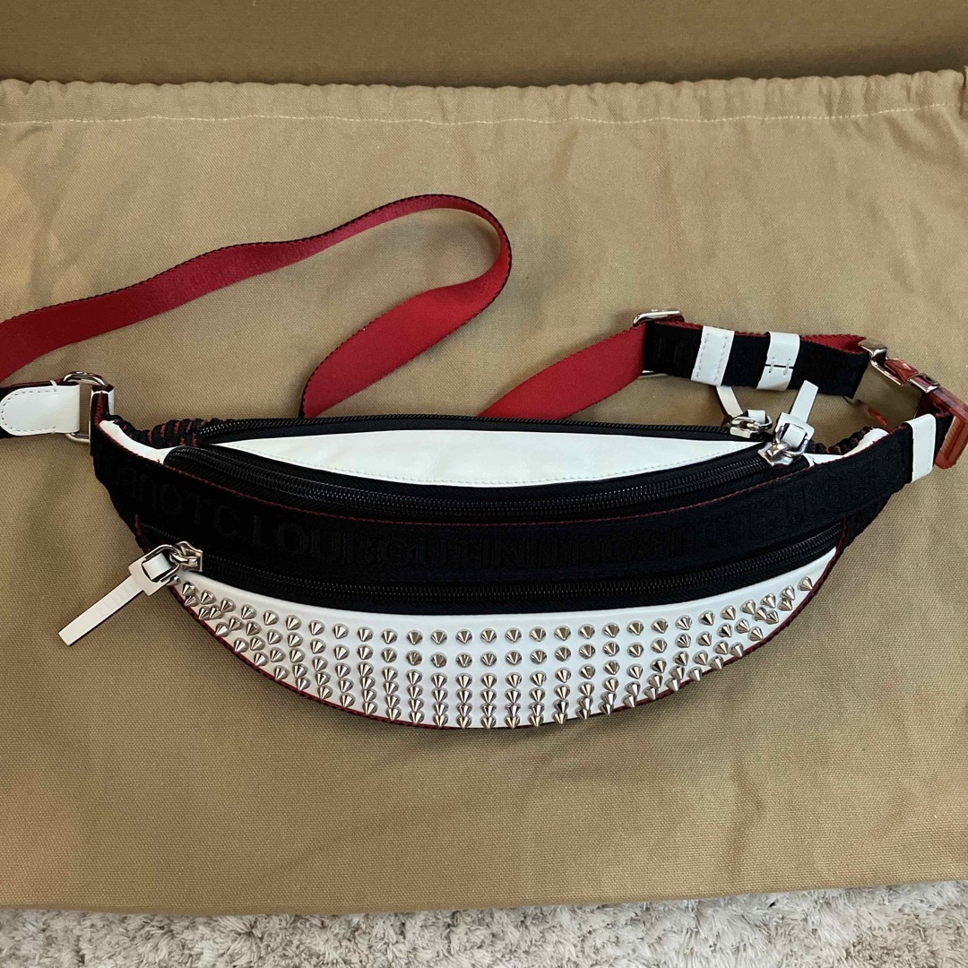 Christian Louboutin - ルブタン ボディーバッグの通販 by り Christian Louboutin - ルブタン ボディーバッグの通販 by り
