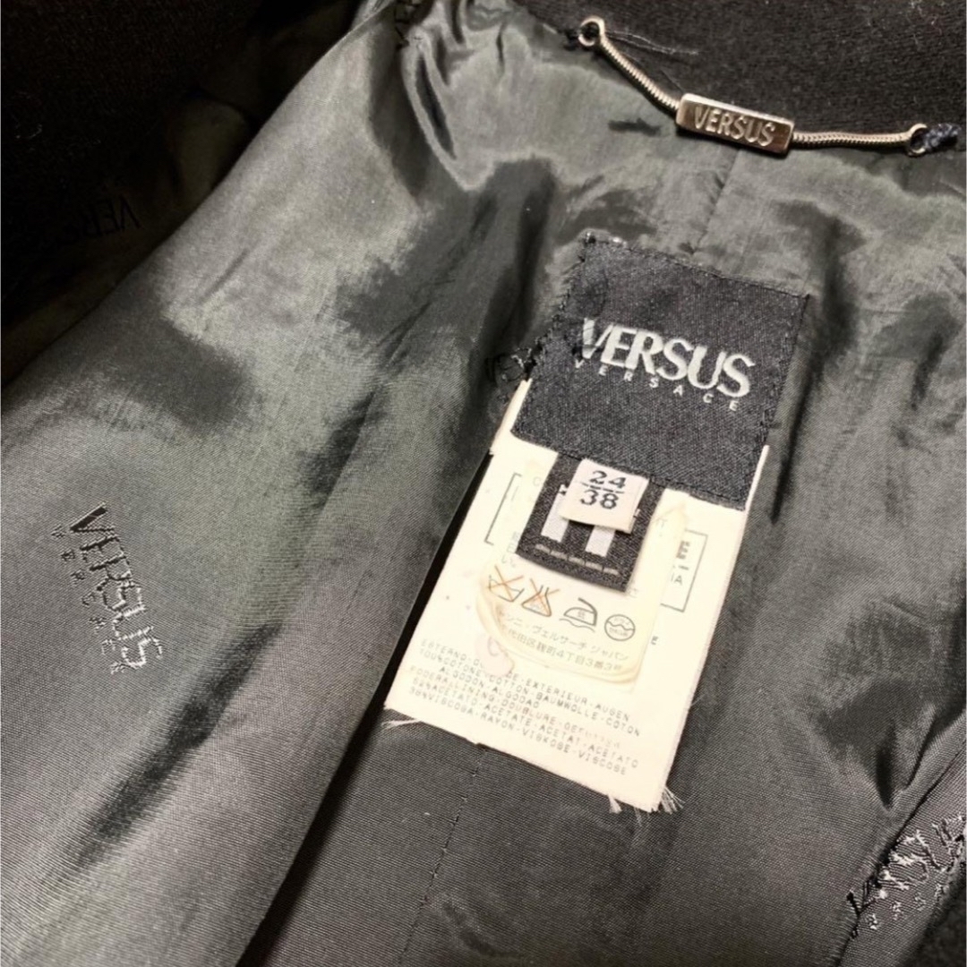 Gianni Versace(ジャンニヴェルサーチ)の【高級感‼ロング‼️️天然素材】VERSUSVERSACE ヴェルサーチ　コート レディースのジャケット/アウター(ロングコート)の商品写真