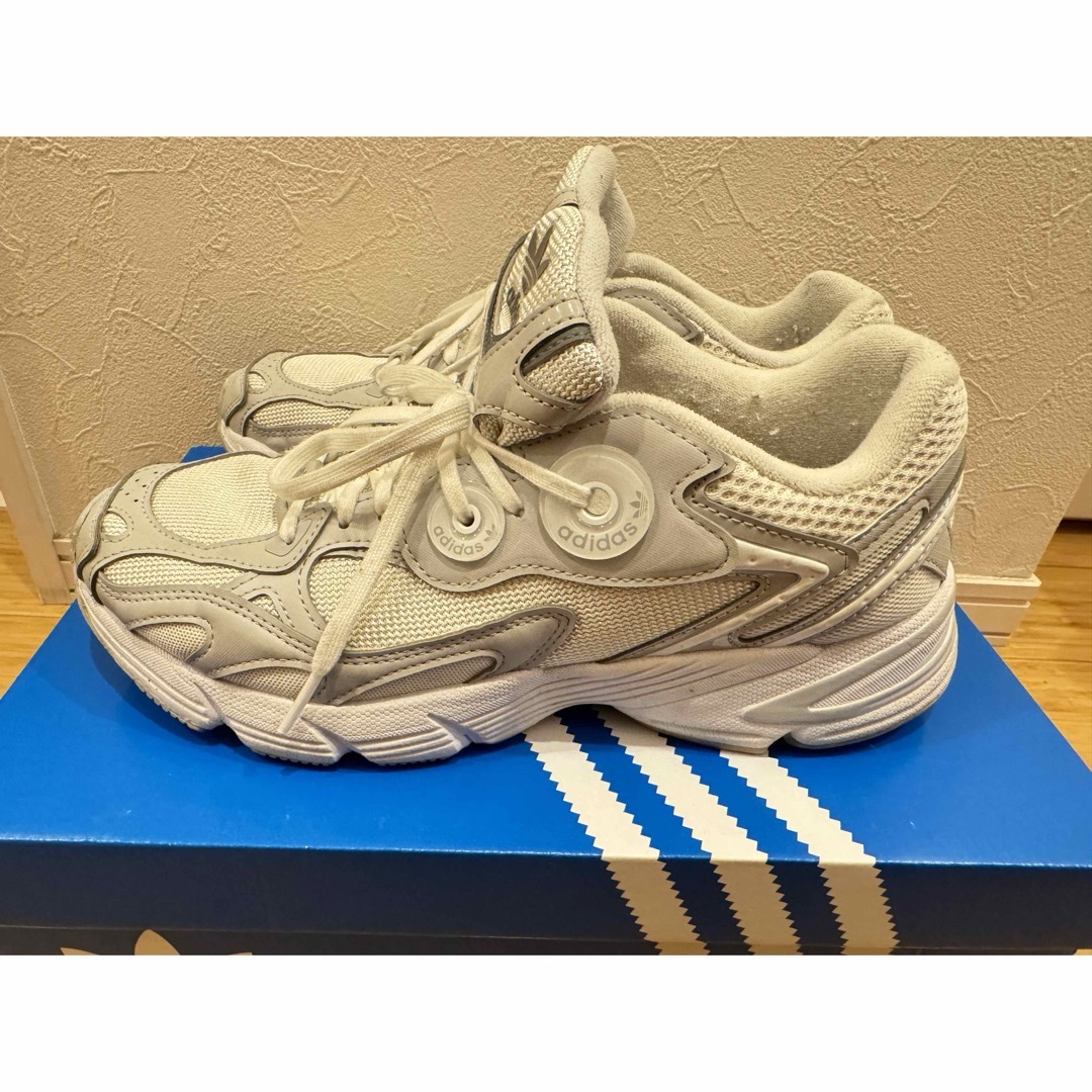 adidas(アディダス)のadidas アスター　GW9678 白×グレー メンズの靴/シューズ(スニーカー)の商品写真