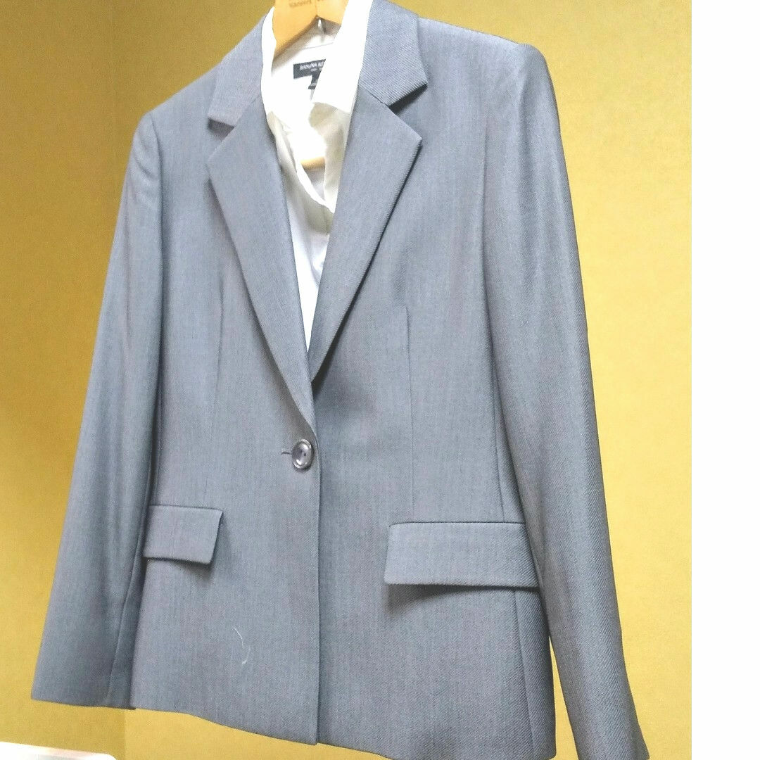 TOKYO SOIR(トウキョウソワール)の｢美品｣東京ソワール RIFANNE  グレー ジャケットのみ レディースのフォーマル/ドレス(スーツ)の商品写真