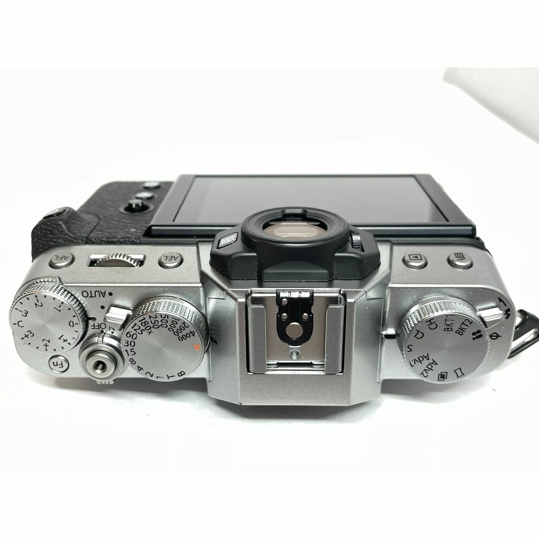 富士フイルム(フジフイルム)の僅か1991ショット FUJIFILM X-T30 II ボディ シルバー スマホ/家電/カメラのカメラ(ミラーレス一眼)の商品写真
