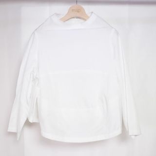 コムデギャルソン(COMME des GARCONS)のCOMME des GARCONS　コムデギャルソン　シャツ　白　Ｓ(シャツ/ブラウス(長袖/七分))