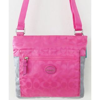 コーチ(COACH)のM01 美品 COACH コーチ シグネチャー ナイロン/エナメル ショルダーバッグ F77576 ピンク/グレー(ショルダーバッグ)