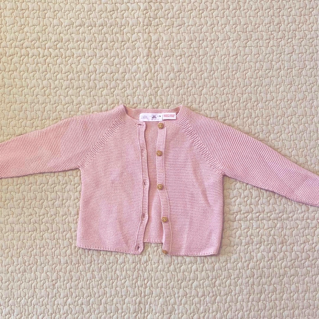 ZARA KIDS(ザラキッズ)の【ZARA】ザラベビー　ニットカーディガン　74サイズ　6-9M  キッズ/ベビー/マタニティのベビー服(~85cm)(カーディガン/ボレロ)の商品写真