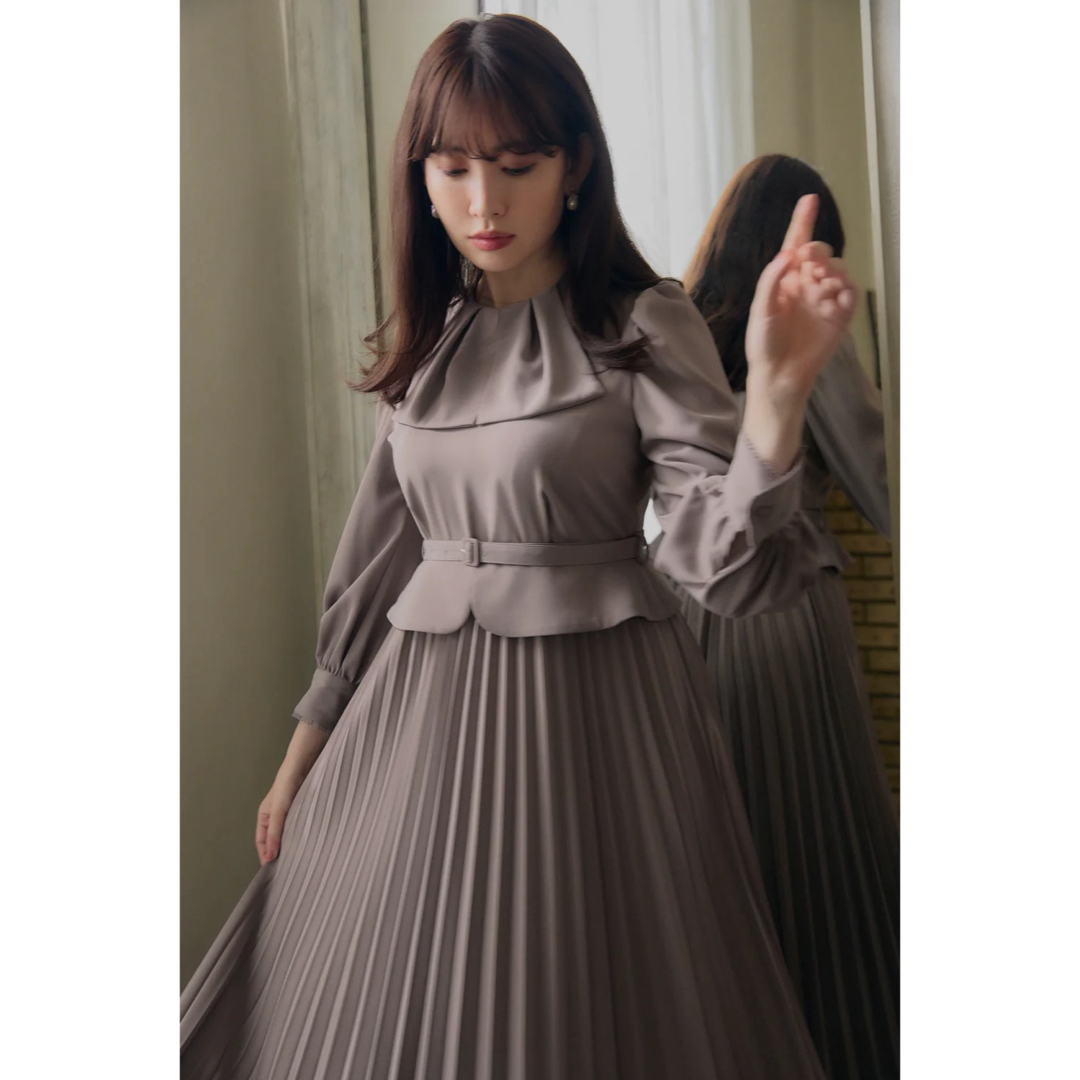 Her lip to(ハーリップトゥ)のherlipto Chelsea Pleated Long Dress レディースのワンピース(ロングワンピース/マキシワンピース)の商品写真