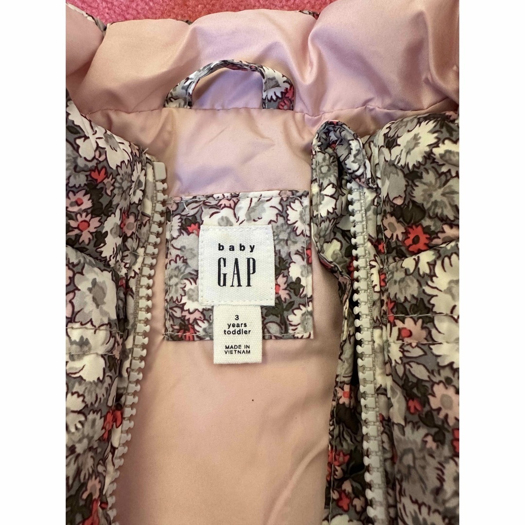 GAP(ギャップ)のギャップ　ダウンベスト　3years キッズ/ベビー/マタニティのキッズ服女の子用(90cm~)(ジャケット/上着)の商品写真