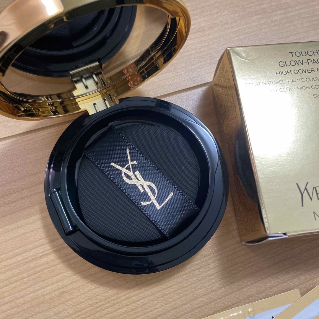 Yves Saint Laurent(イヴサンローラン)のYSL ラディアントタッチグロウパクト B20 コスメ/美容のベースメイク/化粧品(ファンデーション)の商品写真