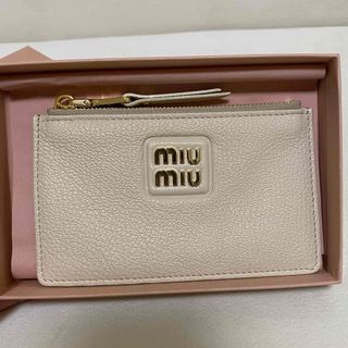 ミュウミュウ(miumiu)のmiumiu コイン・カードケース(パスケース/IDカードホルダー)