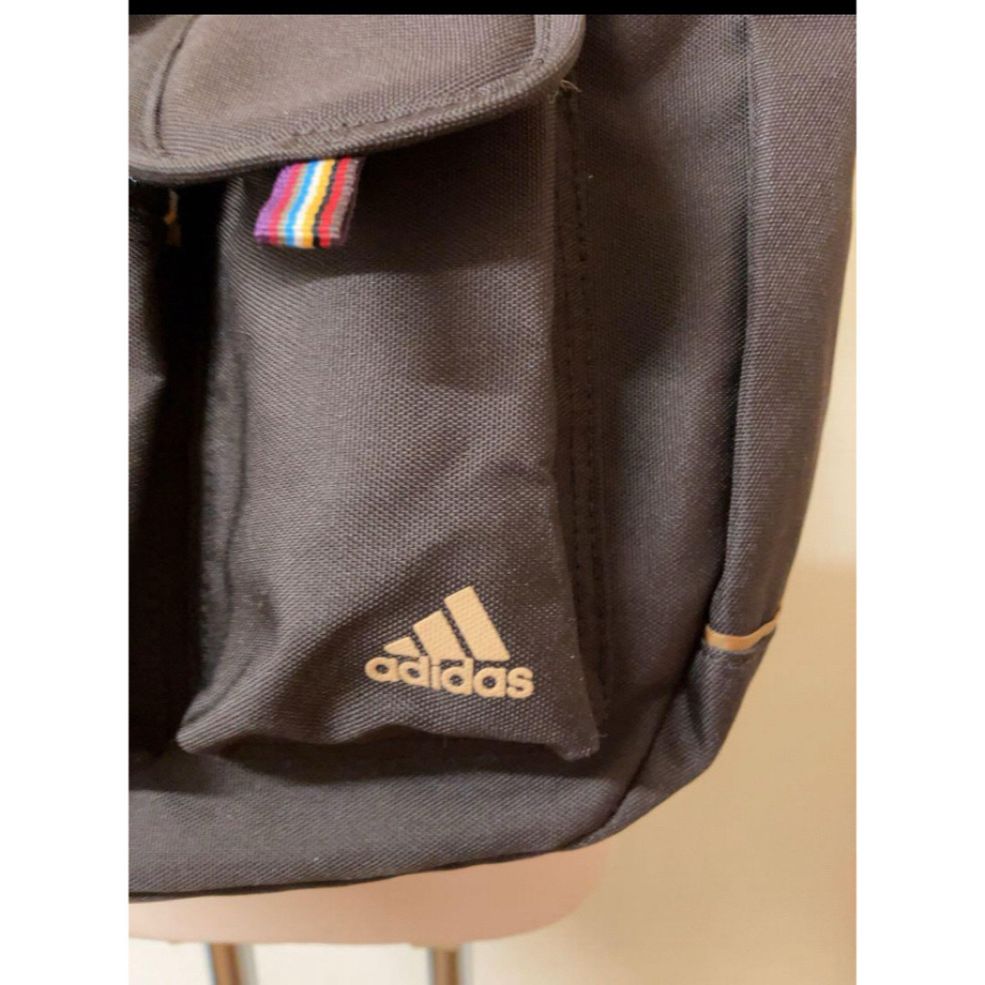 adidas(アディダス)のadidas 茶色ショルダーバックアジャスター付き「12日限定‼️お値引セール」 レディースのバッグ(ショルダーバッグ)の商品写真