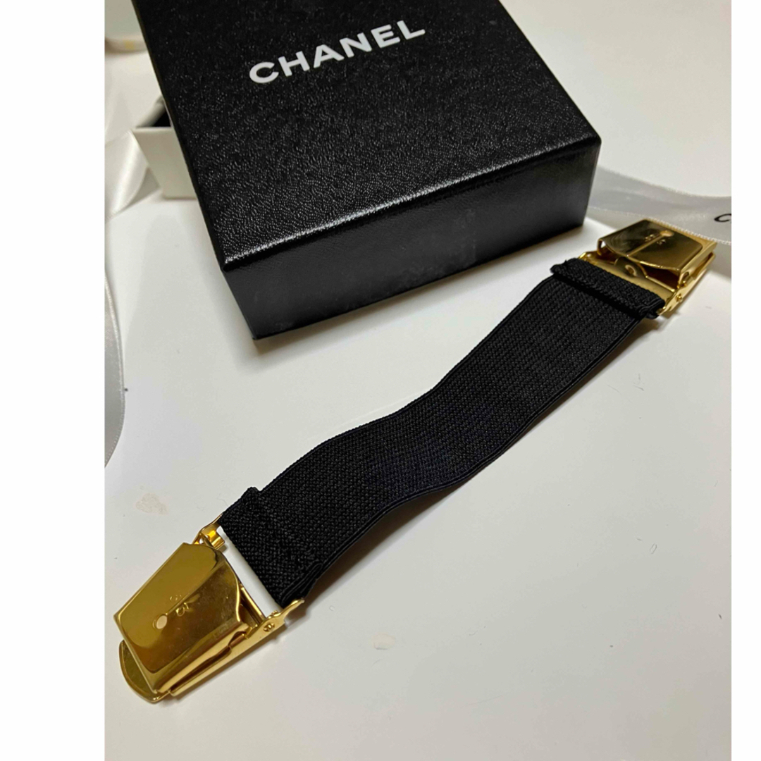 CHANEL(シャネル)の美品 CHANEL ロゴ ゴールド金具 アームバンド クリップ   正規品   レディースのアクセサリー(その他)の商品写真