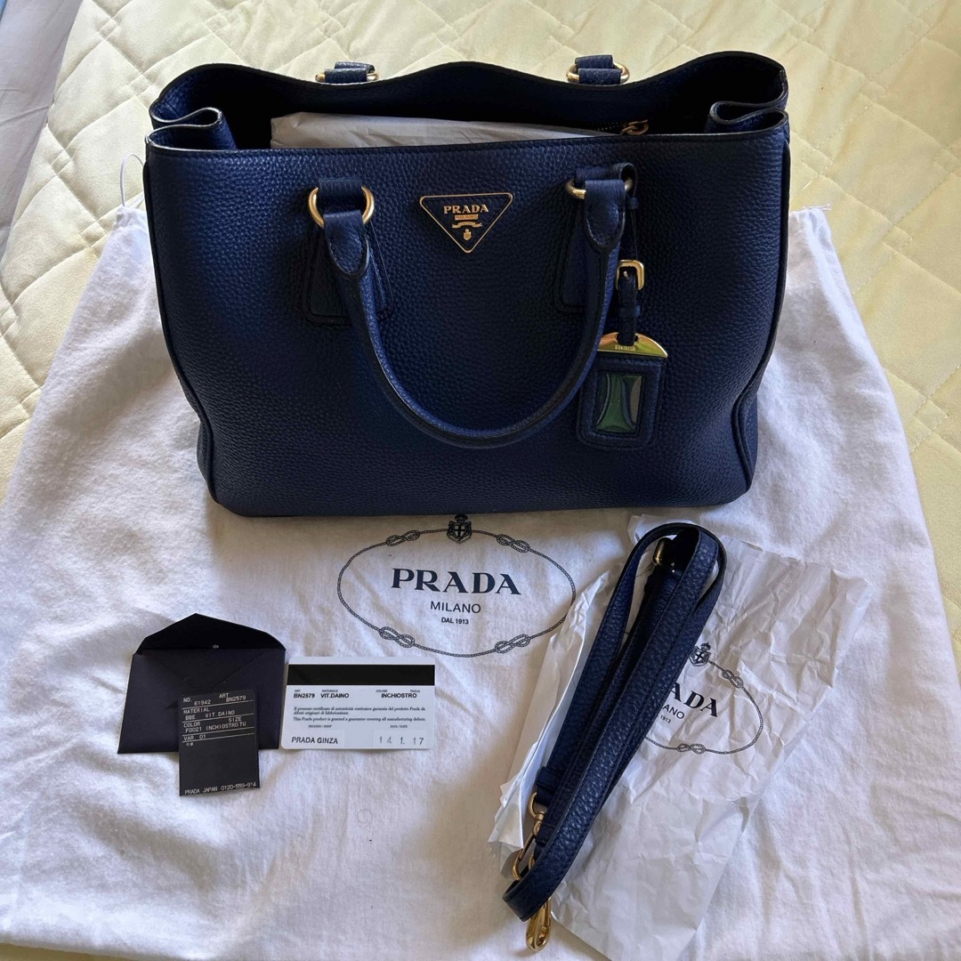 未使用品　プラダ　PRADA レザートート　ネイビー | フリマアプリ ラクマ