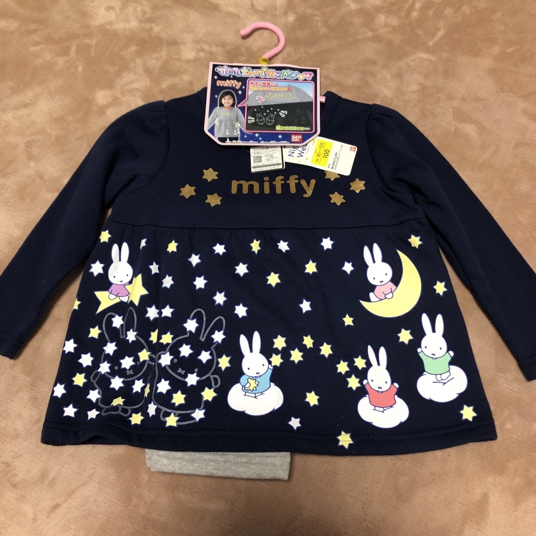 BANDAI(バンダイ)の新品 miffy ミッフィー  裏起毛 長袖 光るパジャマ女児 100 女の子 キッズ/ベビー/マタニティのキッズ服女の子用(90cm~)(パジャマ)の商品写真