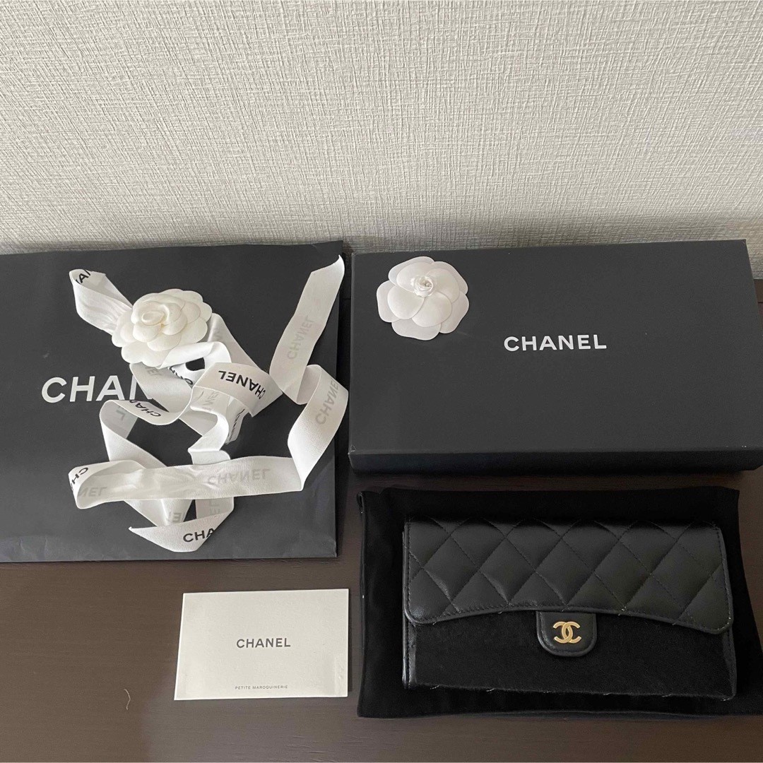 CHANEL(シャネル)の《超美品》CHANEL  黒　長財布 正規品　ウォレット　シャネル レディースのファッション小物(財布)の商品写真