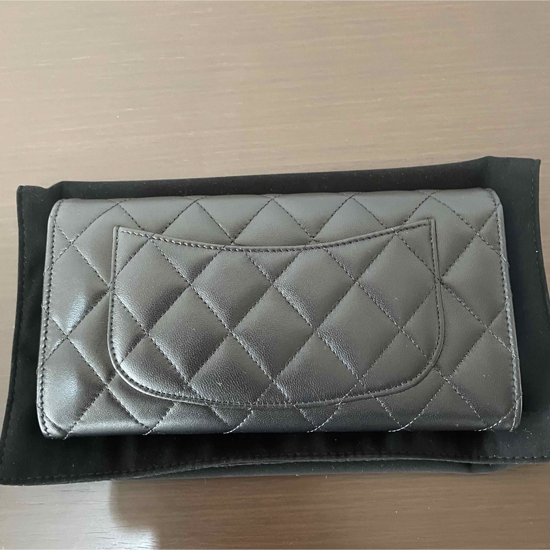 CHANEL(シャネル)の《超美品》CHANEL  黒　長財布 正規品　ウォレット　シャネル レディースのファッション小物(財布)の商品写真