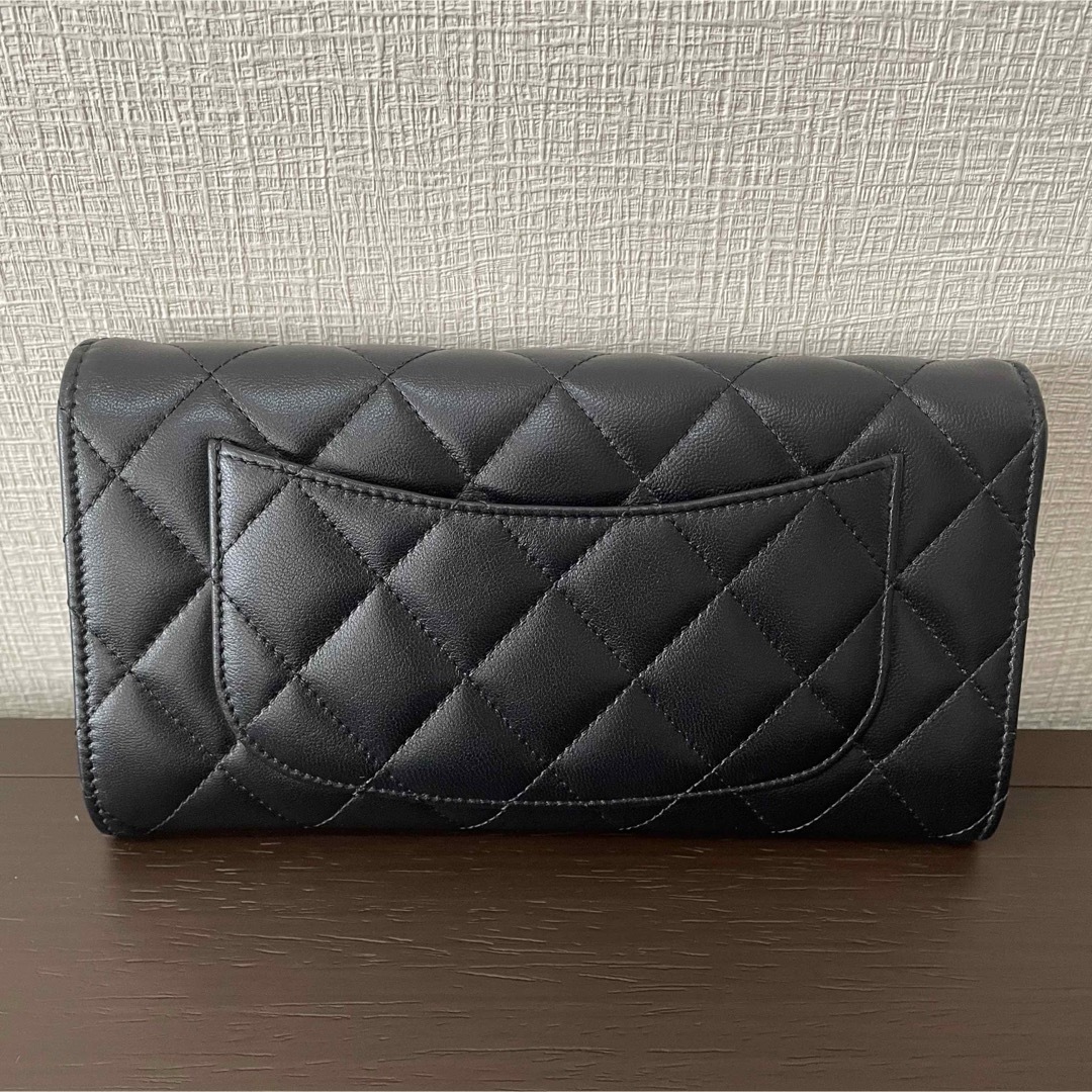 CHANEL(シャネル)の《超美品》CHANEL  黒　長財布 正規品　ウォレット　シャネル レディースのファッション小物(財布)の商品写真