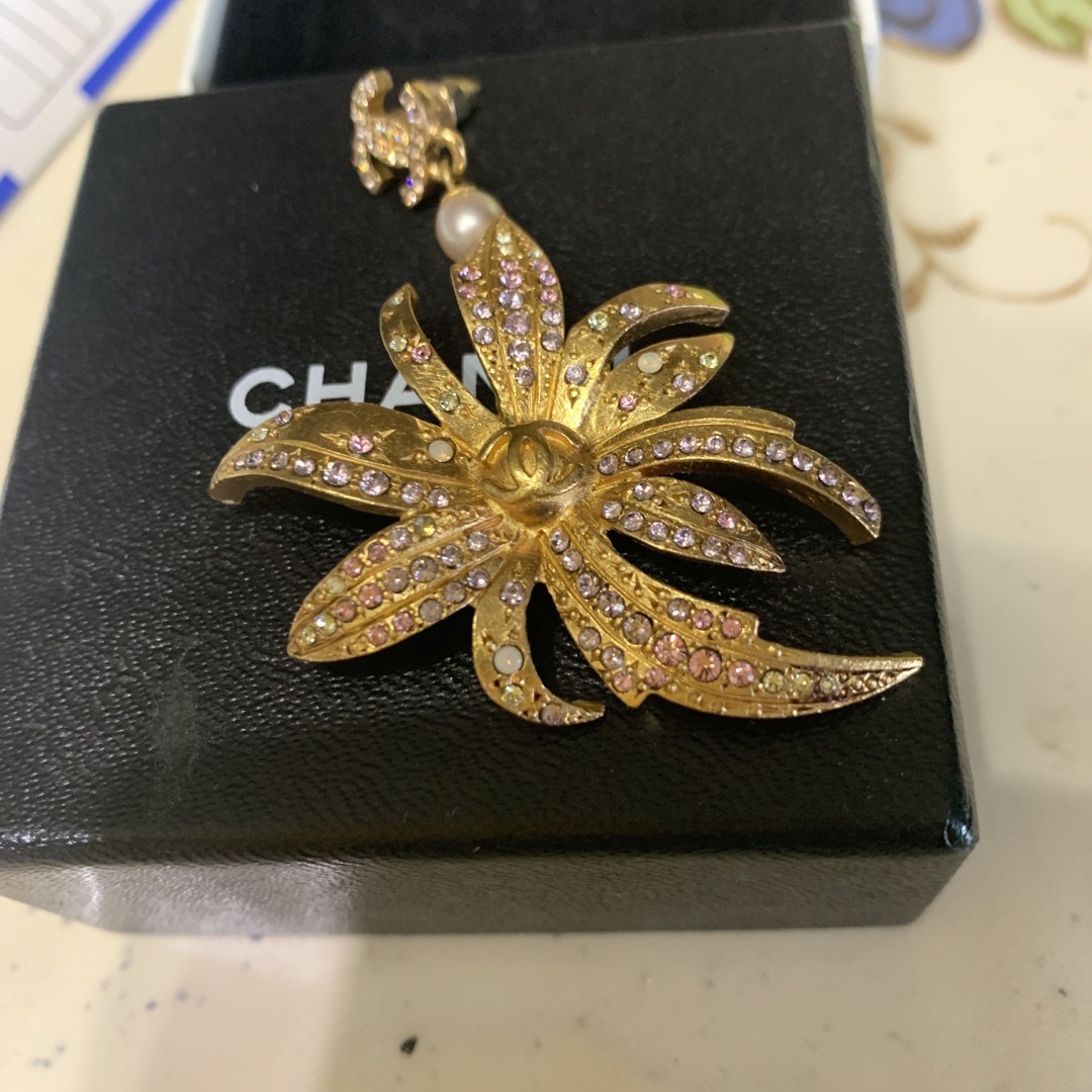 CHANEL - 正規品CHANEL片耳ピアス極美品！の通販 by メロン｜シャネル