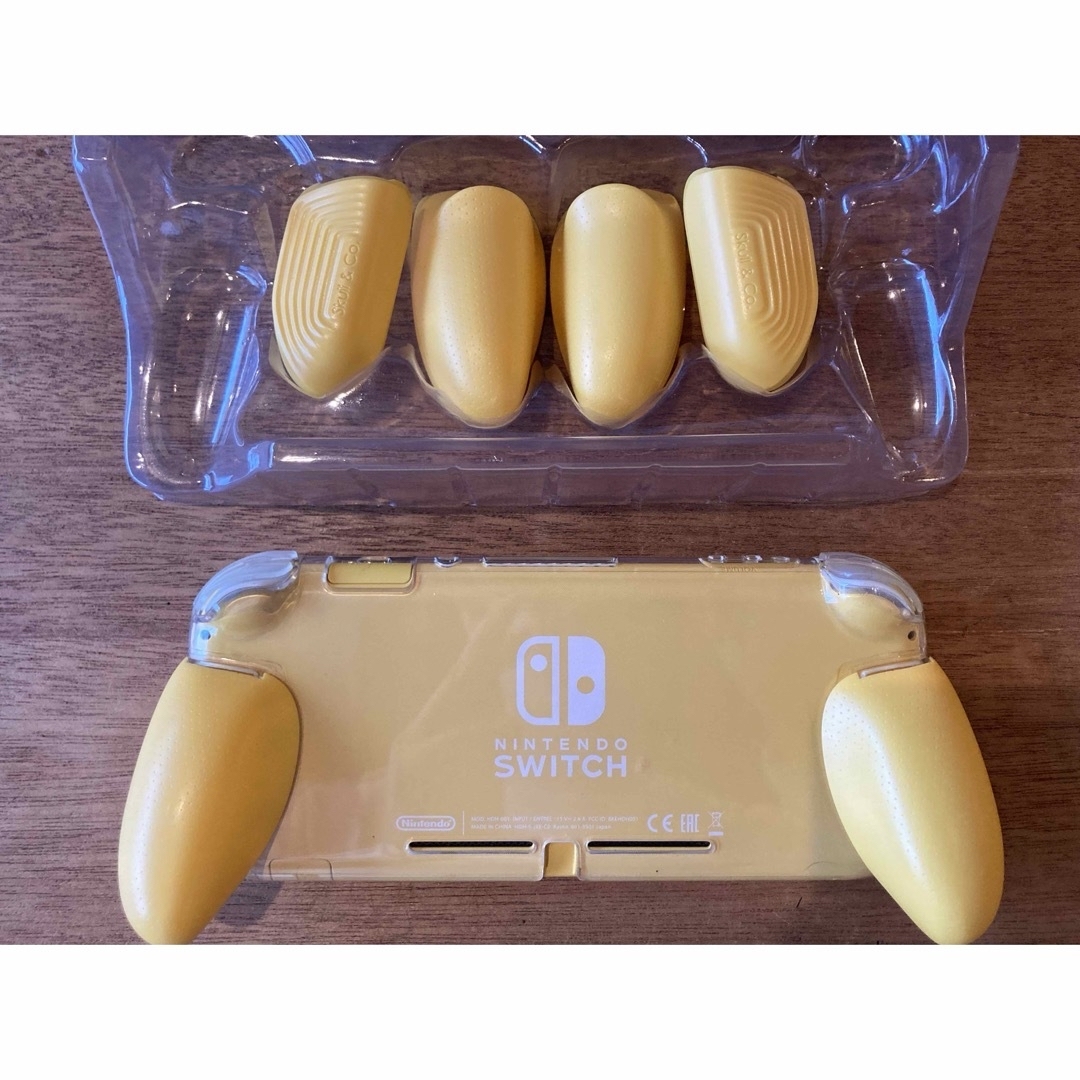 Nintendo Switch(ニンテンドースイッチ)のNintendo Switch lite 本体&保護カバー エンタメ/ホビーのゲームソフト/ゲーム機本体(携帯用ゲーム機本体)の商品写真