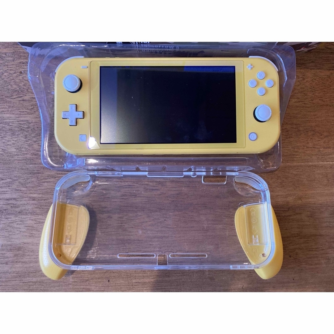 Nintendo Switch(ニンテンドースイッチ)のNintendo Switch lite 本体&保護カバー エンタメ/ホビーのゲームソフト/ゲーム機本体(携帯用ゲーム機本体)の商品写真