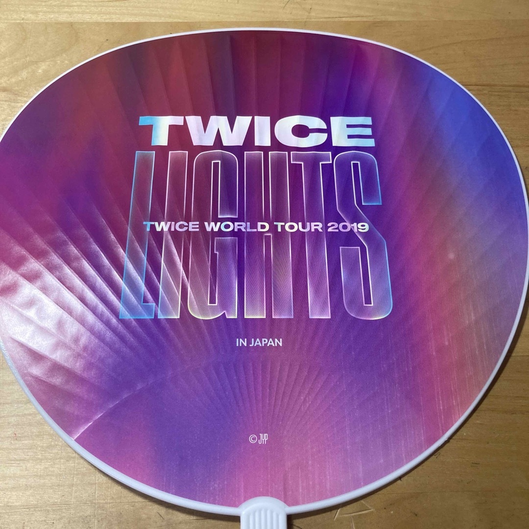 TWICE(トゥワイス)のtwice モモうちわ エンタメ/ホビーのCD(K-POP/アジア)の商品写真