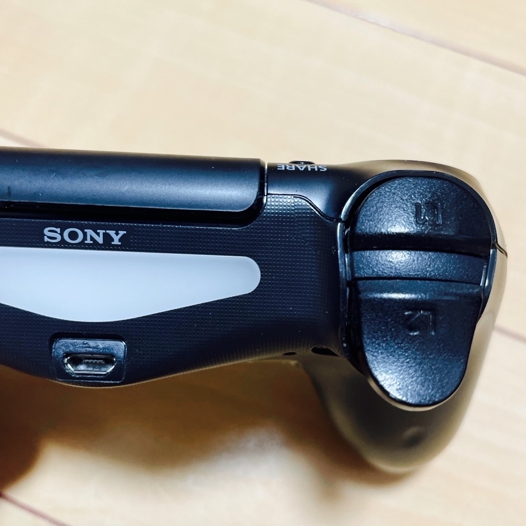 PlayStation4(プレイステーション4)のPlayStation4  DUAL SHOCK 4 【ジャンク品】 エンタメ/ホビーのゲームソフト/ゲーム機本体(携帯用ゲーム機本体)の商品写真