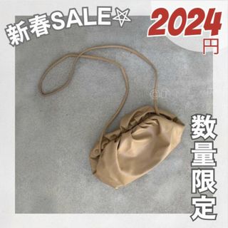 新春SALE‼️ガマグチ ギャザー ショルダーバッグ ベージュ 斜めがけ 韓国(クラッチバッグ)