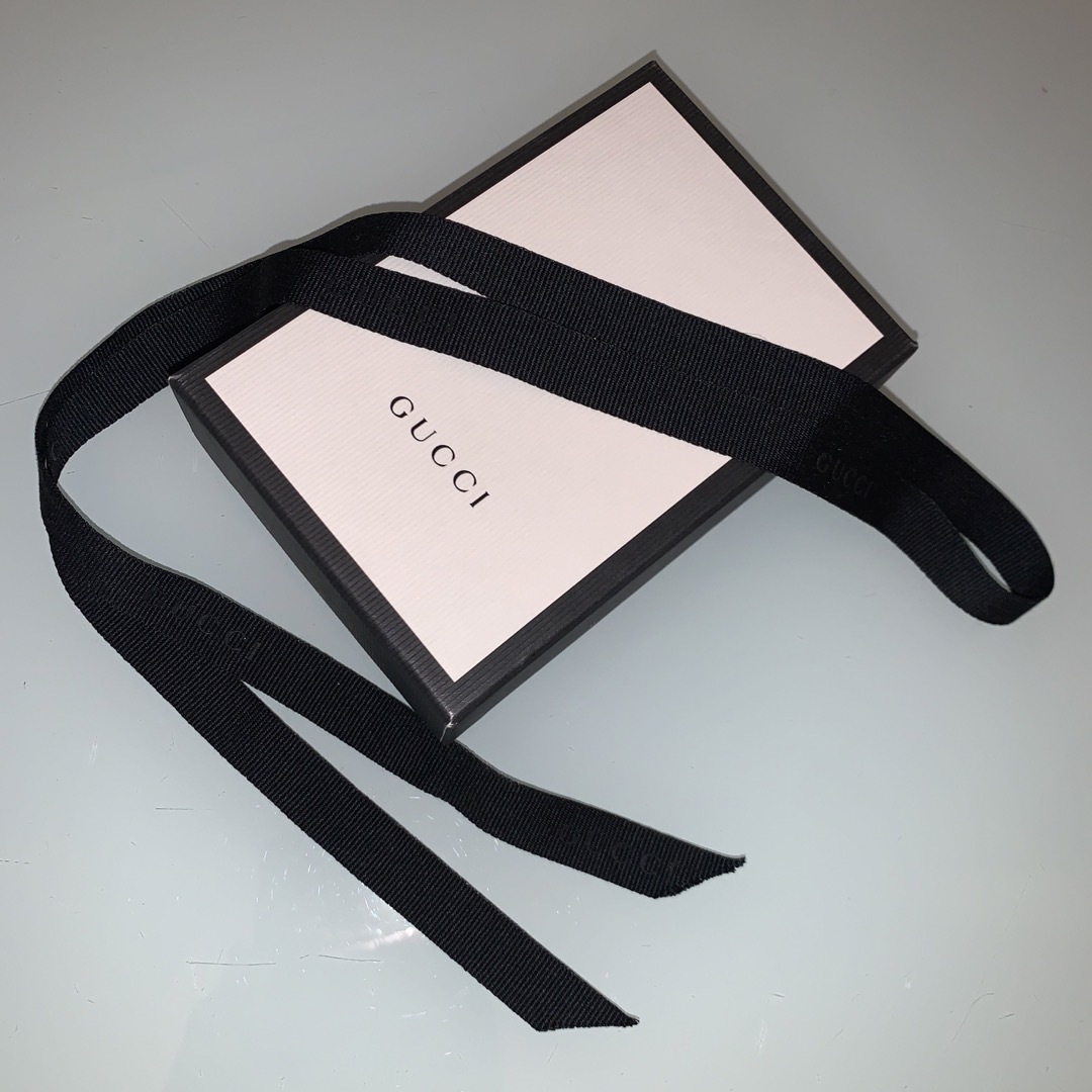 Gucci(グッチ)のGUCCI グッチ　箱＆リボン　ギフト インテリア/住まい/日用品のオフィス用品(ラッピング/包装)の商品写真