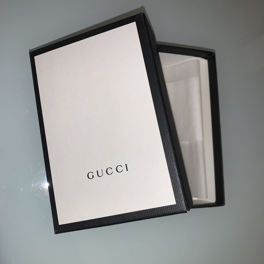 Gucci(グッチ)のGUCCI グッチ　箱＆リボン　ギフト インテリア/住まい/日用品のオフィス用品(ラッピング/包装)の商品写真