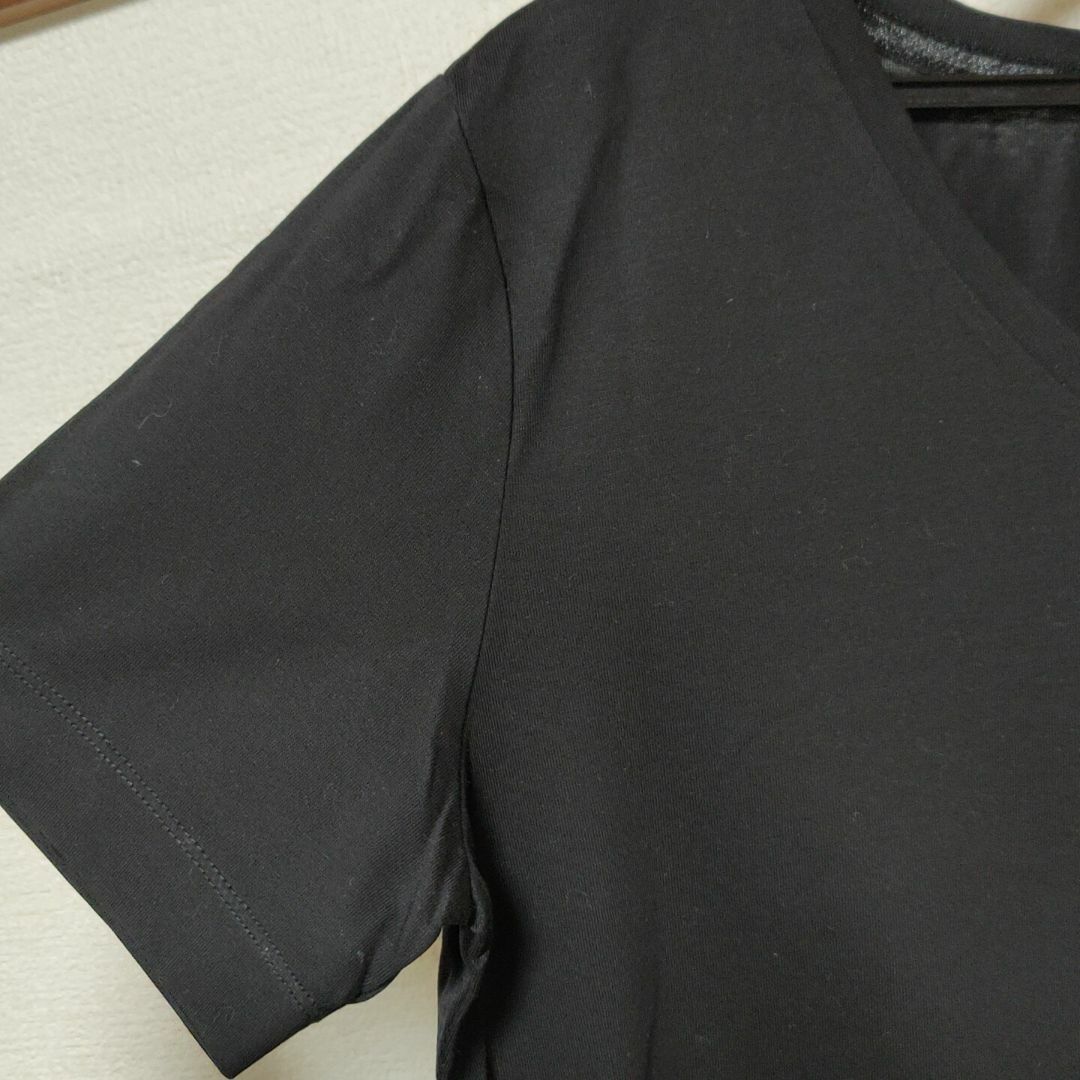 GU(ジーユー)のGU カットソー Lサイズ 黒 半袖 無地 ブラック Vネック✓1594 レディースのトップス(Tシャツ(長袖/七分))の商品写真