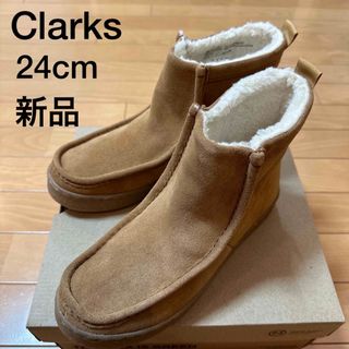 クラークス(Clarks)の新品　Clarksクラースク　スエードブーツ　バレーイプル　ベージュ　24cm(ブーツ)