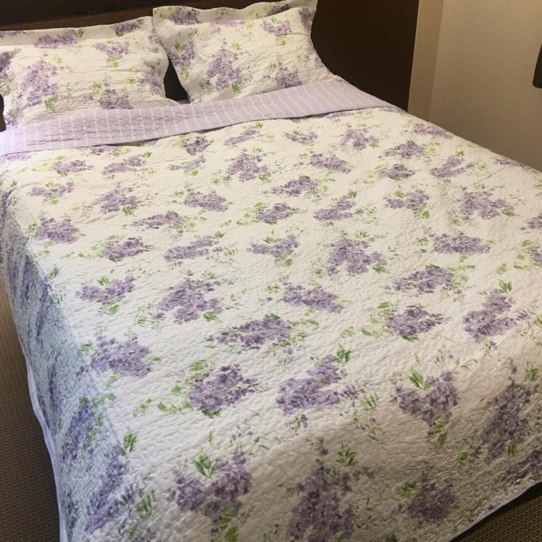 LAURA ASHLEY(ローラアシュレイ)のベッドカバー キルトカバーレット 2点セット 花柄 Lilac/twin インテリア/住まい/日用品の寝具(シーツ/カバー)の商品写真