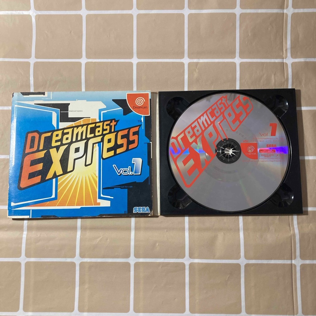 SEGA(セガ)の【動作未確認】Dreamcast Express vol.1 1999.2 エンタメ/ホビーのゲームソフト/ゲーム機本体(家庭用ゲームソフト)の商品写真