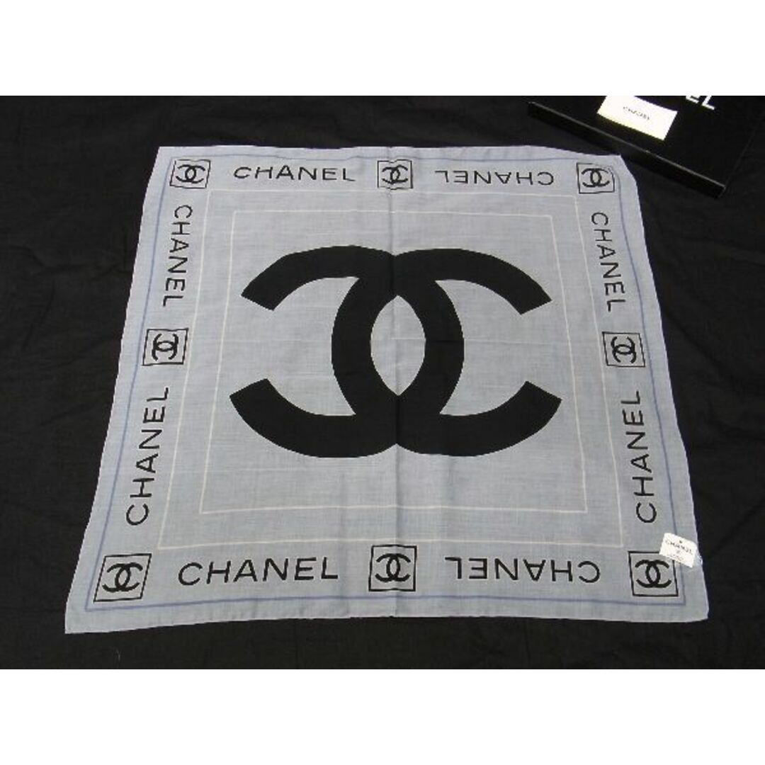 CHANELの■新品■未使用■ CHANEL シャネル ココマーク ロゴ コットン100% スカーフ ハンカチーフ ライトブルー系×ブラック系 AQ7409