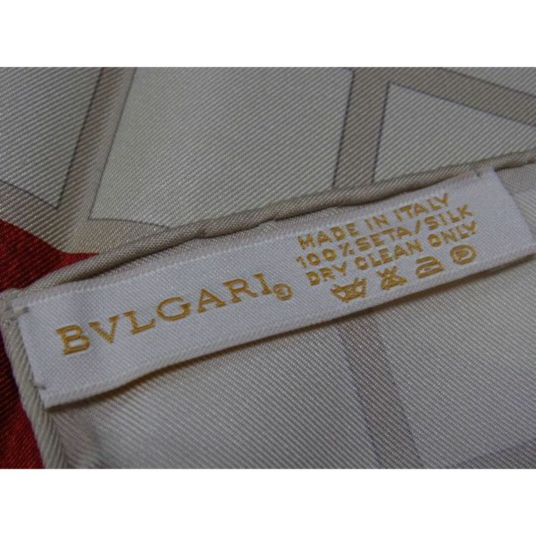 BVLGARI(ブルガリ)の■新品■未使用■ BVLGARI ブルガリ シルク100% スカーフ ストール ショール レディース レッド系×アイボリー系 BE8330  メンズのファッション小物(その他)の商品写真