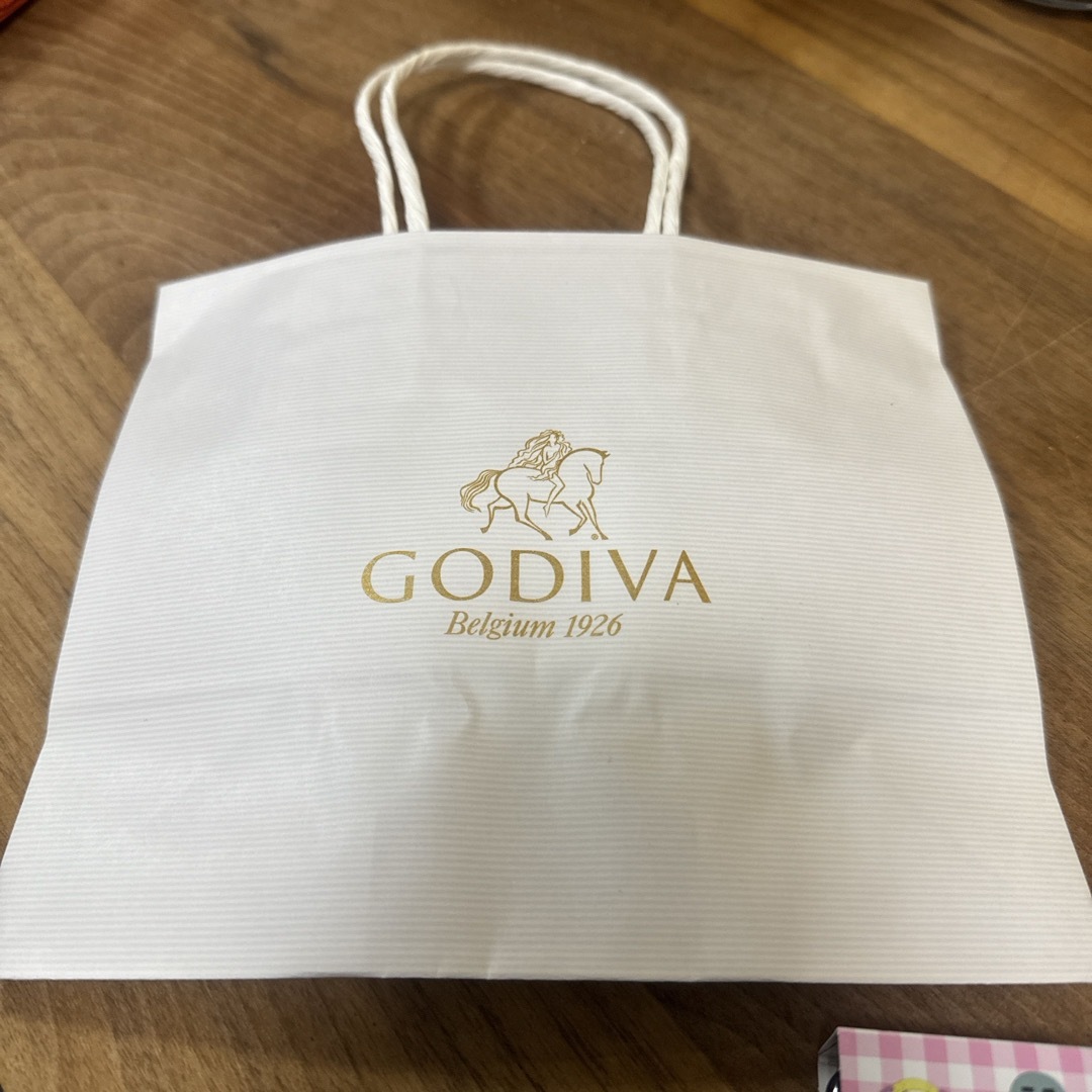 GODIVA(ゴディバ)のゴディバ × あつまれ どうぶつの森  アソートメント（6粒入）  食品/飲料/酒の食品(菓子/デザート)の商品写真