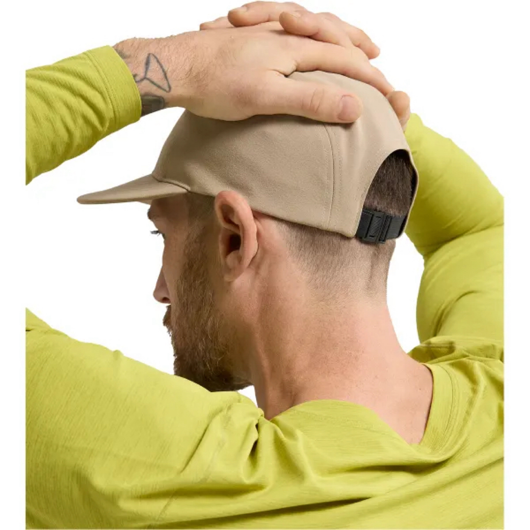 ARC'TERYX(アークテリクス)の【新品】アークテリクス カリダム 5 パネル キャップ ベージュ ユニセックス メンズの帽子(キャップ)の商品写真
