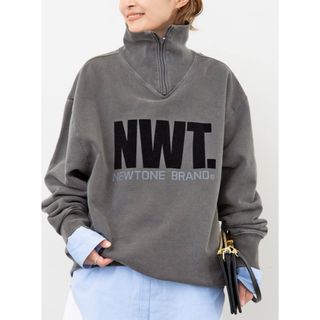 ドゥーズィエムクラス(DEUXIEME CLASSE)の【タグ付き新品未使用】NEWTONE  HALF ZIP TOP(トレーナー/スウェット)