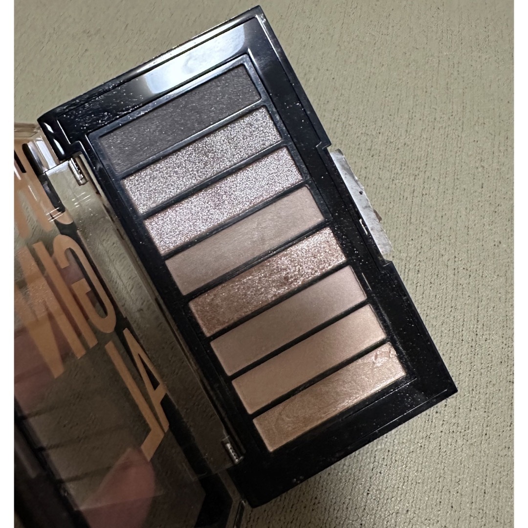 REVLON(レブロン)のレブロン　カラースティ　ルックス　ブック　パレット コスメ/美容のベースメイク/化粧品(アイシャドウ)の商品写真