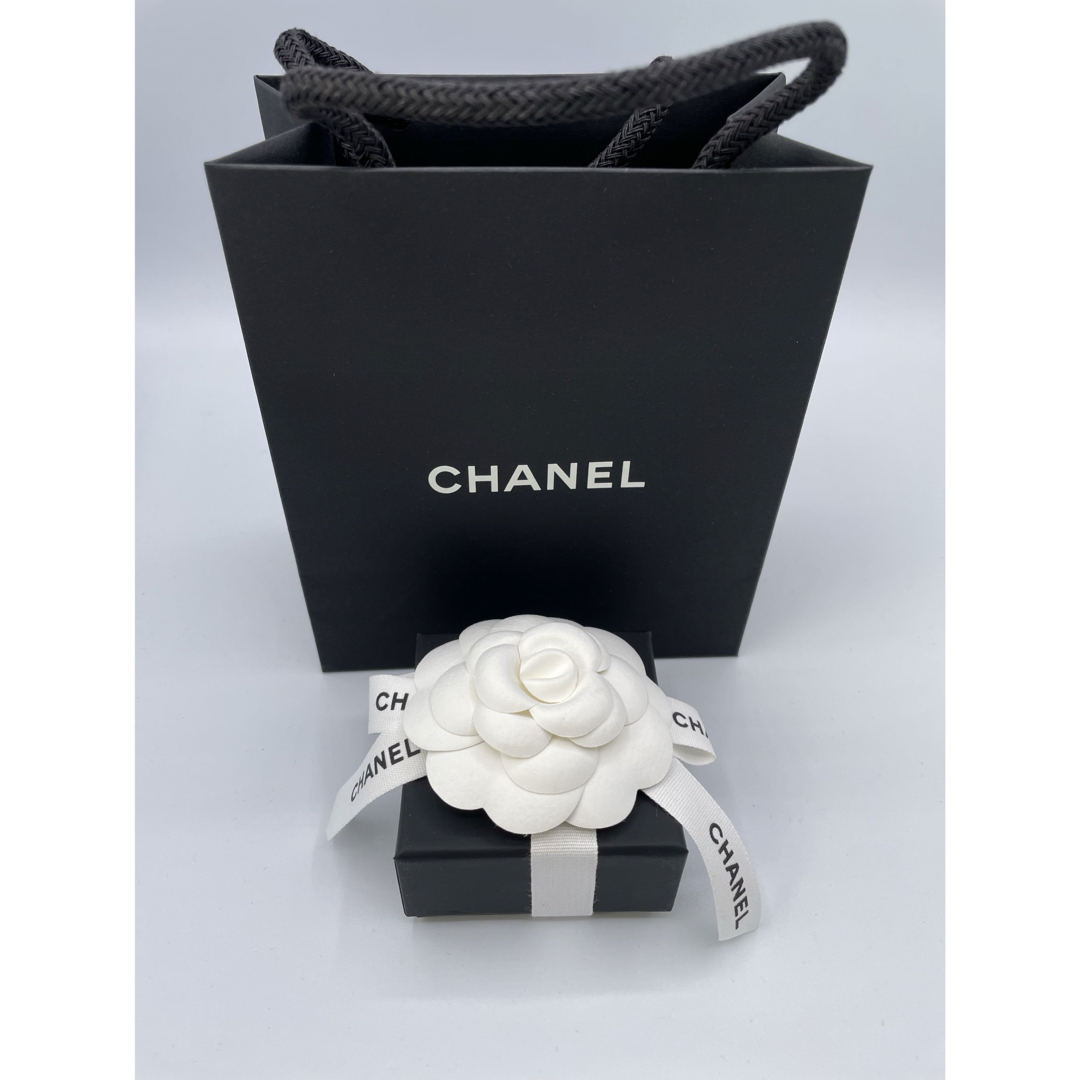 CHANEL(シャネル)の新作　新品　CHANEL シャネル　ピアス　ゴールド レディースのアクセサリー(ピアス)の商品写真