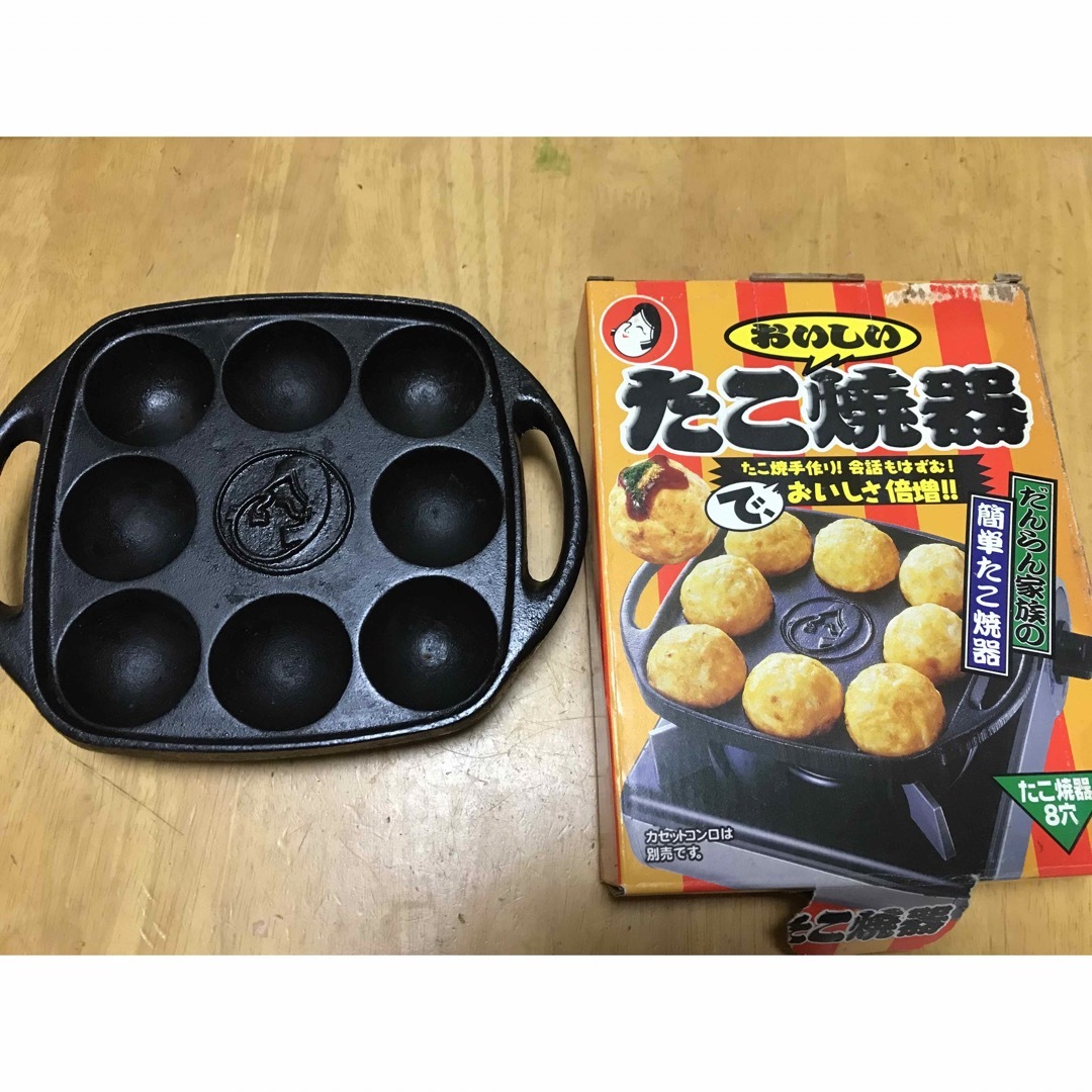 鉄鋳物製のたこ焼き器(8穴) スマホ/家電/カメラの調理家電(たこ焼き機)の商品写真