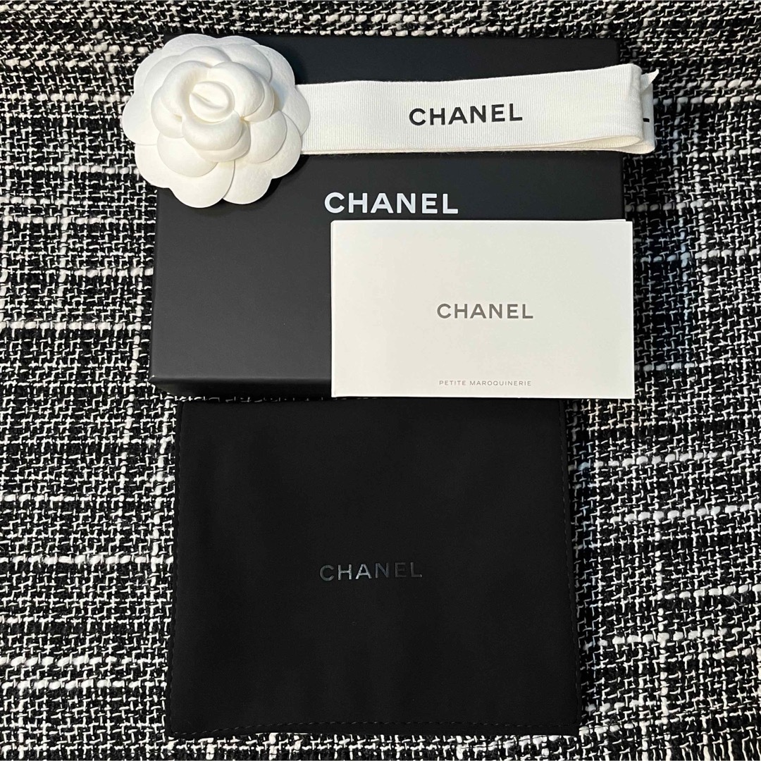 CHANEL(シャネル)のCHANEL ★未使用品　マトラッセ　キャビアスキン  コンパクトウォレット　黒 レディースのファッション小物(財布)の商品写真