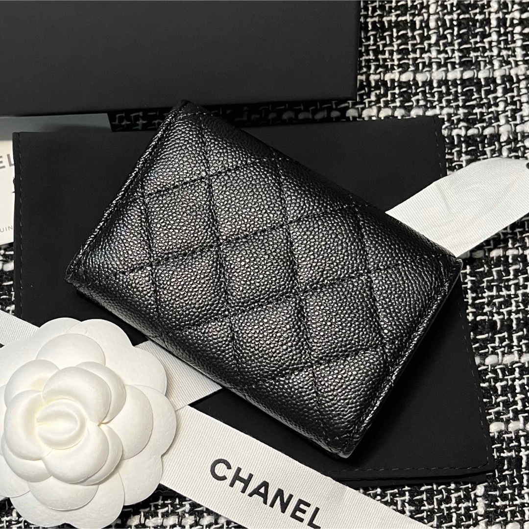 CHANEL(シャネル)のCHANEL ★未使用品　マトラッセ　キャビアスキン  コンパクトウォレット　黒 レディースのファッション小物(財布)の商品写真