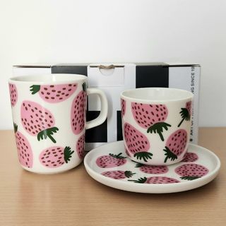 マリメッコ(marimekko)のマリメッコ マンシッカ イチゴ ピンク マグカップ·プレート·ラテマグセット(食器)