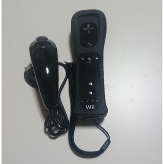 ウィー(Wii)のWii リモコン ヌンチャクセット黒 ブラック シリコンカバー付  任天堂純正品(家庭用ゲーム機本体)
