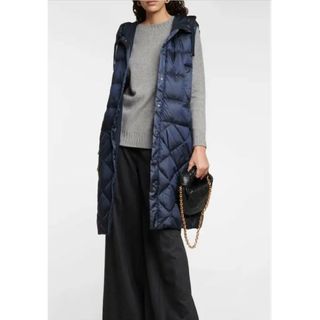 マックスマーラ(Max Mara)のMax Mara VISOFT リバーシブルダウンベスト 新品(ダウンベスト)