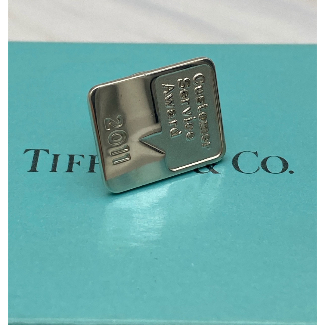 Tiffany & Co.(ティファニー)のティファニー Customer Service Award 2011 ピンバッジ エンタメ/ホビーのアニメグッズ(バッジ/ピンバッジ)の商品写真