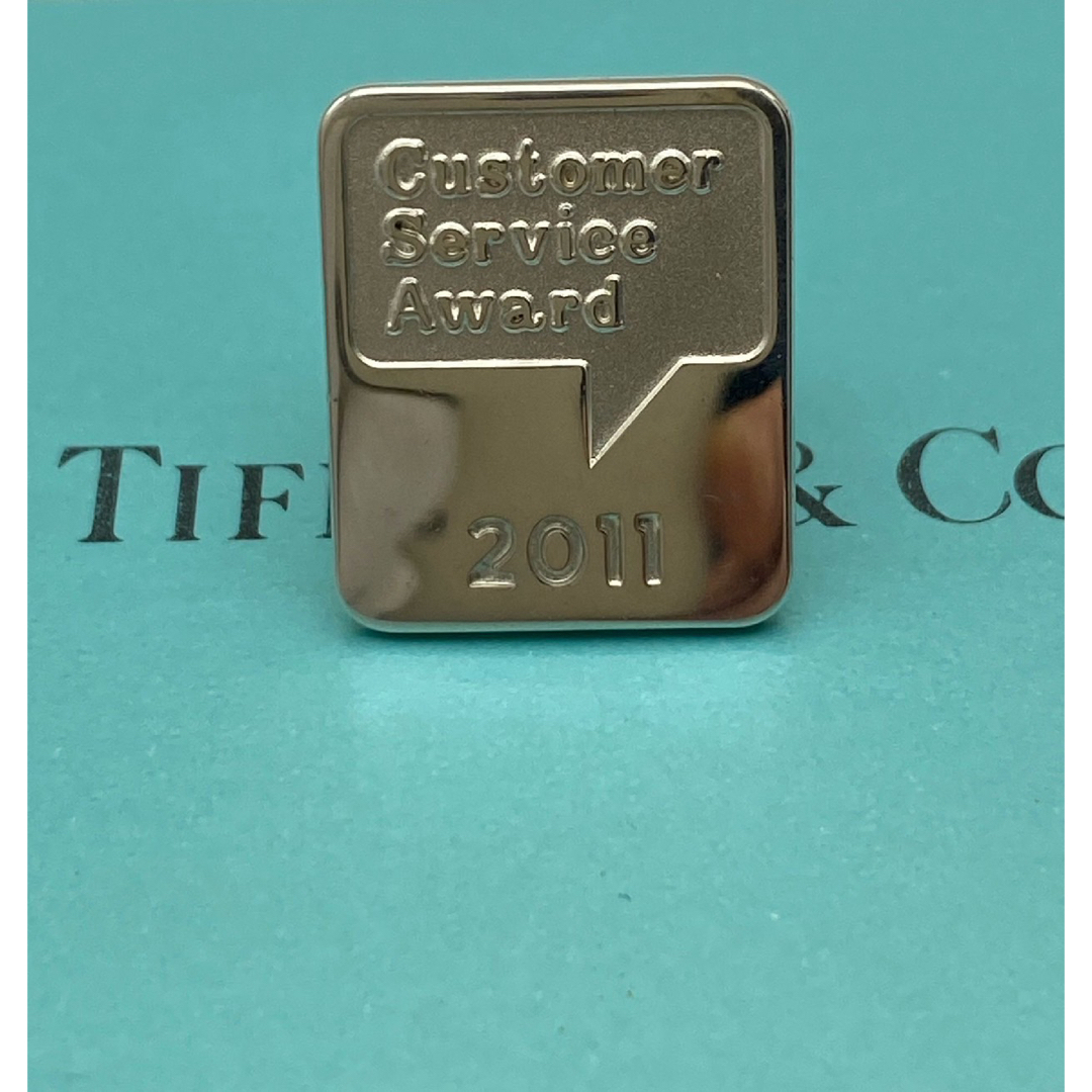 Tiffany & Co.(ティファニー)のティファニー Customer Service Award 2011 ピンバッジ エンタメ/ホビーのアニメグッズ(バッジ/ピンバッジ)の商品写真